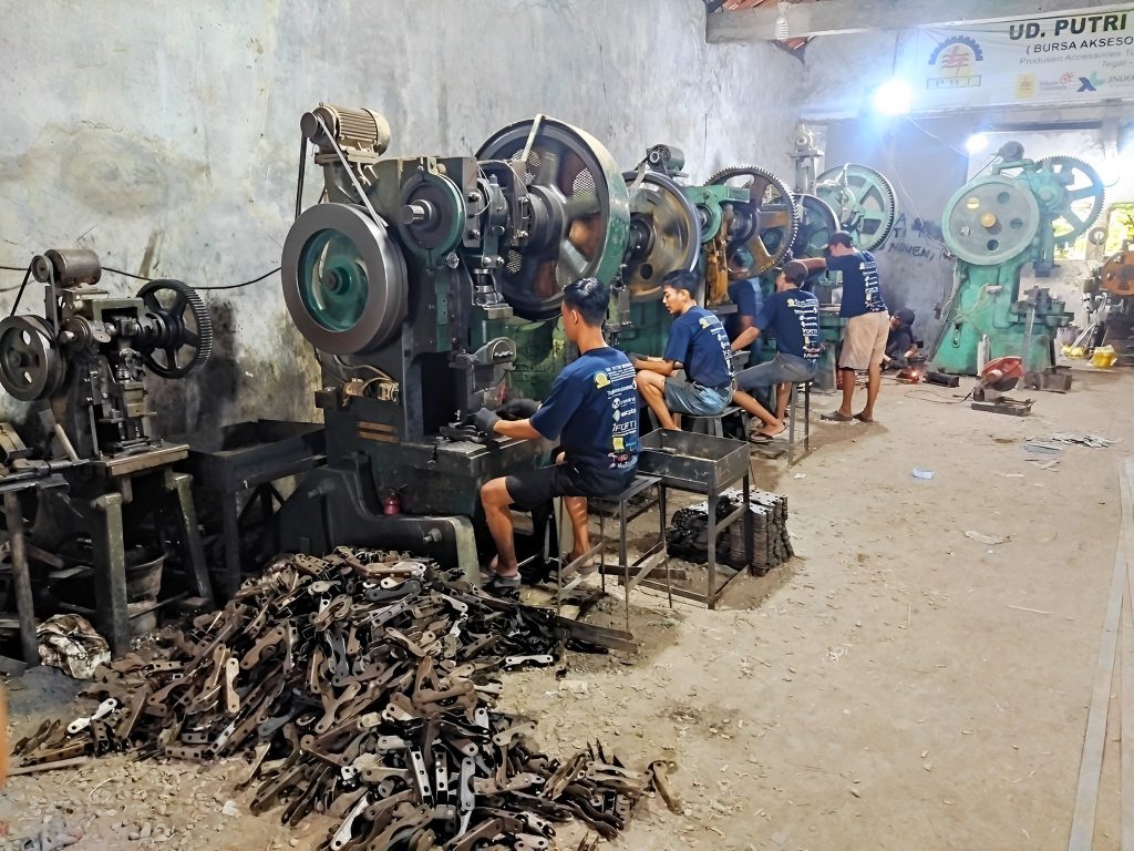 25cc0c90-219e-4dae-ab16-80a05176047a-1-1024x768 Profil